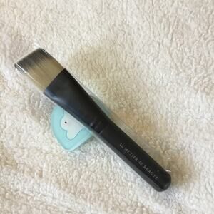 Le Métier de Beauté Flat Angled Foundation Brush